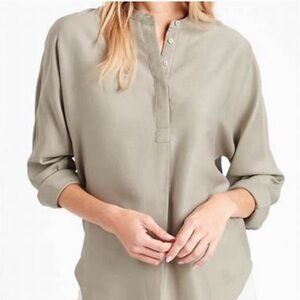 Banana Republic TENCEL Henley Gray Shirts Sz Medium Long sleeves Buttons down